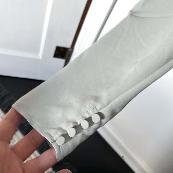 Express v neck blouse - Picture 5 of 6